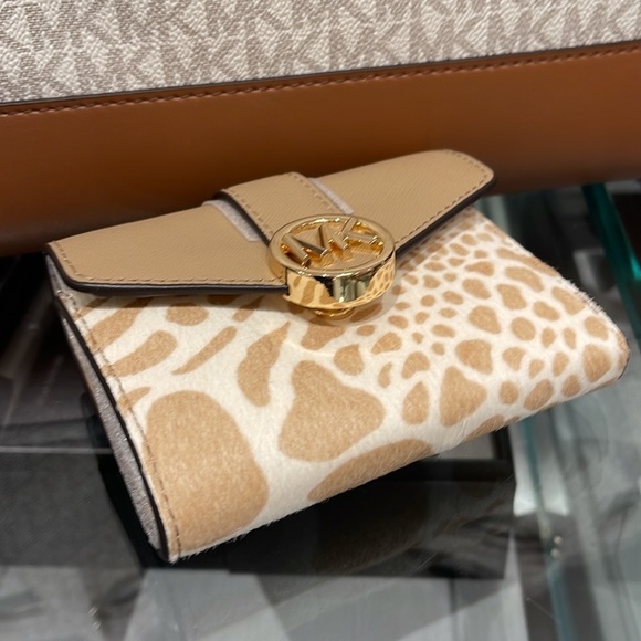 MICHAEL KORS
Carmen Medium Flap Bifold Faux Fur-Leather Wallet
Camel 
NWT - Picture 13 of 16